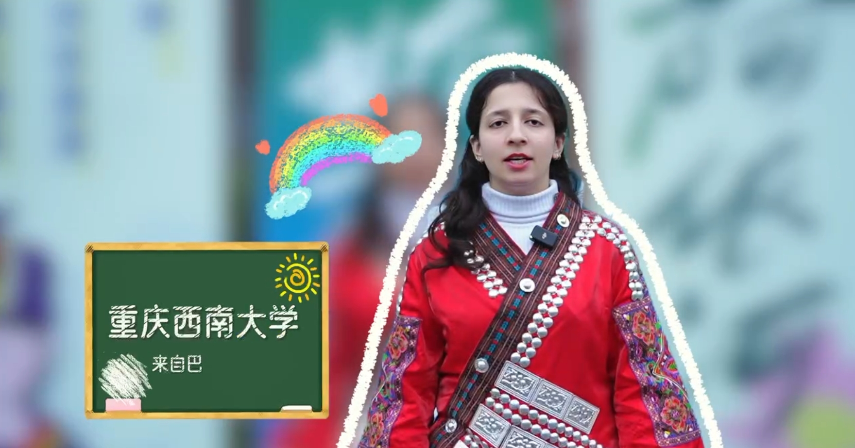 漫溯碧波竹筏，邂逅阿依河畔的天籁情歌！留学生Inshal Uroos带你沉浸式体验苗家限定——看娇阿依舞动银饰流光，听山歌酿成桃花酒香，这个春天，让苗家火塘的温热，点燃你心底的诗与远方！#春韵阿依河寻访娇阿依 #2025阿依河首届木叶踏青季 #非遗娇阿依 #彭水文旅