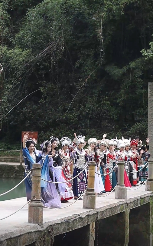 五一畅漂阿依河 一路狂欢娇阿依