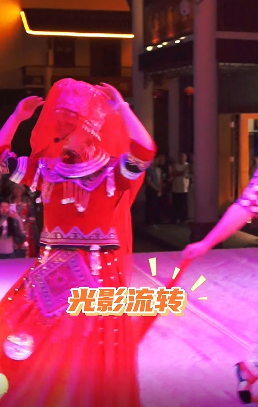 把云霞裁成裙摆，将星芒缀作银饰，娇阿依们本就是大地上行走的传说~#变装#非遗娇阿依#民族风#阿依河景区#东方浪漫@重庆文旅集团