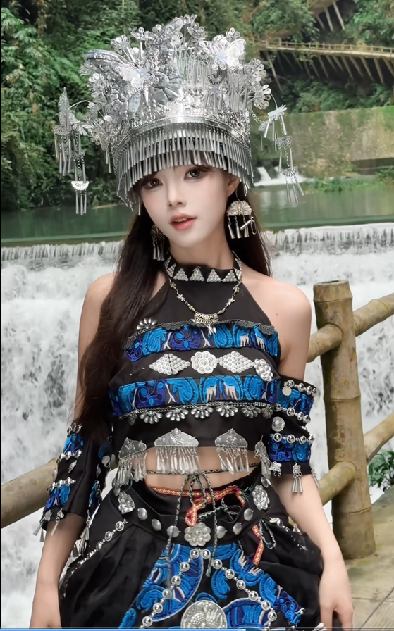 “秋之韵・最美娇阿依苗服变装秀”，经过上期活动评选获得“最美娇阿依”的是@古德末泥，欢迎来免费畅游阿依河#阿依河#娇阿依#苗服银饰扮苗妹儿妹#最美娇阿依苗服变装秀